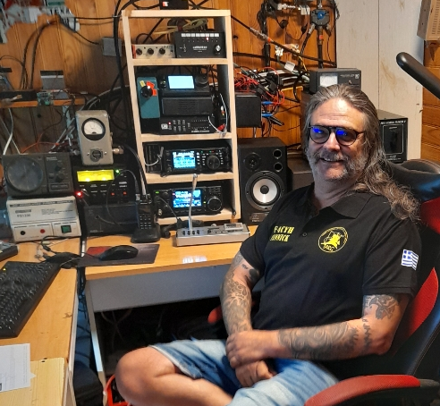 Yannick F4CYH at his present amateur radio station